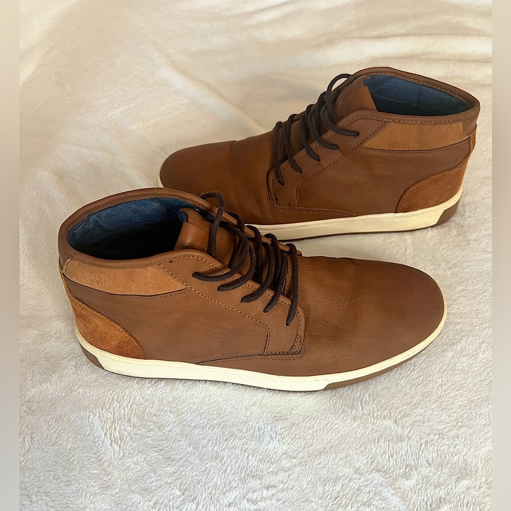 Men’s Dress Casual Mids size 10 from Aldo. Barely Worn! Great Condition!